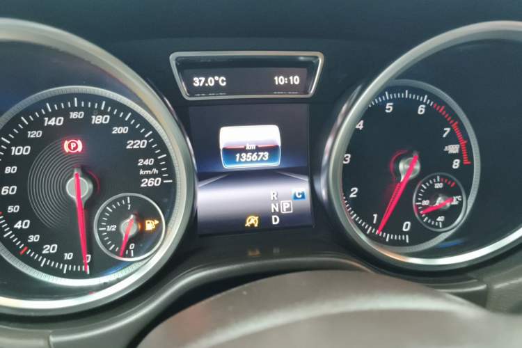 Used Mercedes-Benz GLE 2016 GLE 400 4MATIC Odometer Close Up