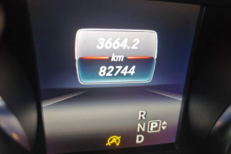 Used Mercedes-Benz GLE 2016 GLE 400 4MATIC Odometer Close Up
