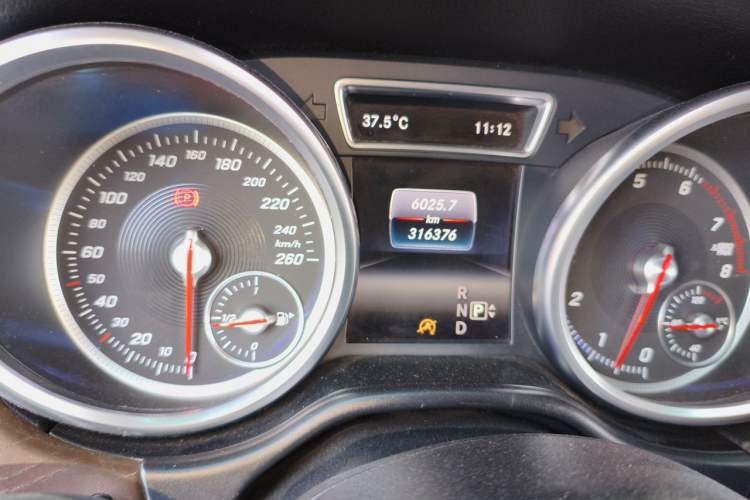 Used Mercedes-Benz GLE 2016 GLE 400 4MATIC Odometer Close Up