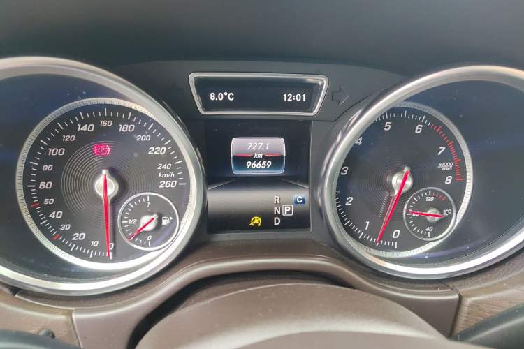 Used Mercedes-Benz GLE 2016 GLE 320 4MATIC Dynamic Edition Odometer Close Up