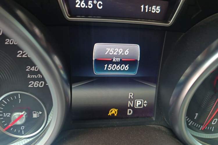 Used Mercedes-Benz GLE 2016 GLE 400 4MATIC Odometer Close Up