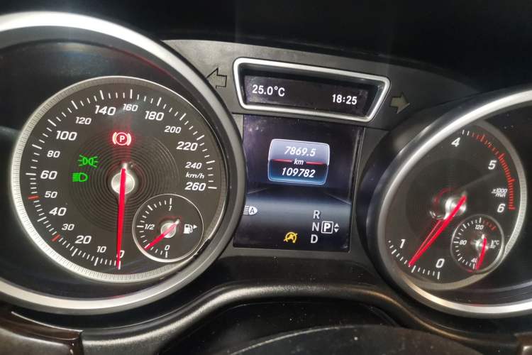 Used Mercedes-Benz GLE 2016 GLE 350 d 4MATIC Odometer Close Up