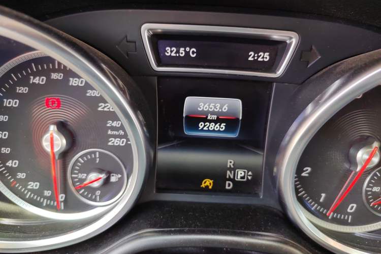 Used Mercedes-Benz GLE 2016 GLE 400 4MATIC Odometer Close Up