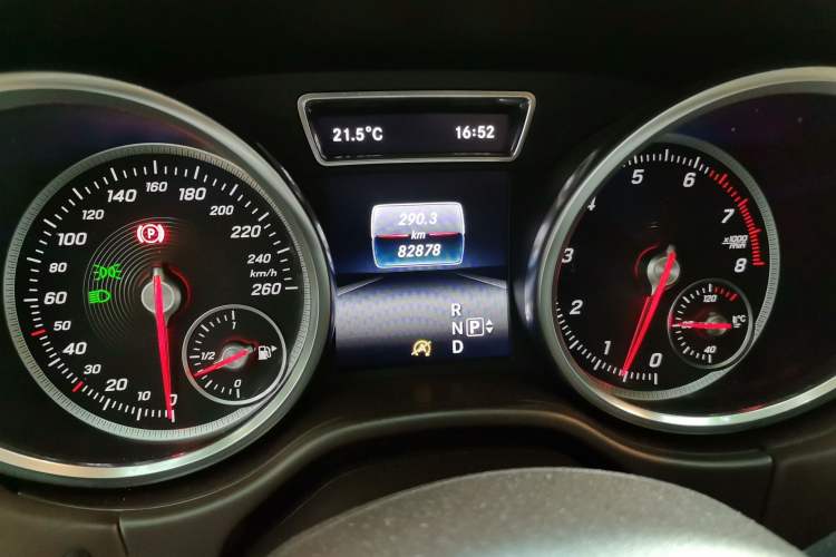 Used Mercedes-Benz GLE 2016 GLE 400 4MATIC Odometer Close Up