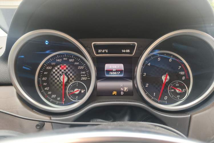 Used Mercedes-Benz GLE 2016 GLE 450 AMG 4MATIC Odometer Close Up
