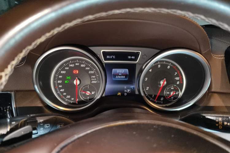 Used Mercedes-Benz GLE 2016 GLE 400 4MATIC Odometer Close Up