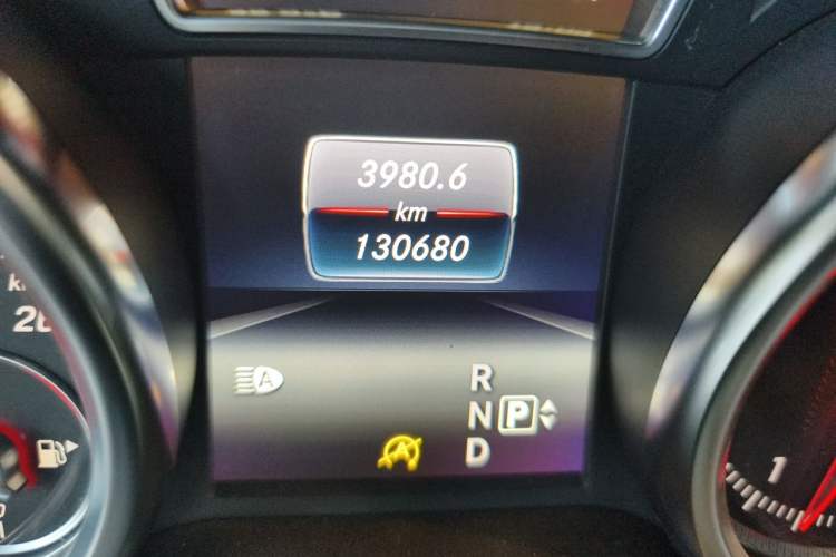 Used Mercedes-Benz GLE 2016 GLE 320 4MATIC Dynamic Edition Odometer Close Up