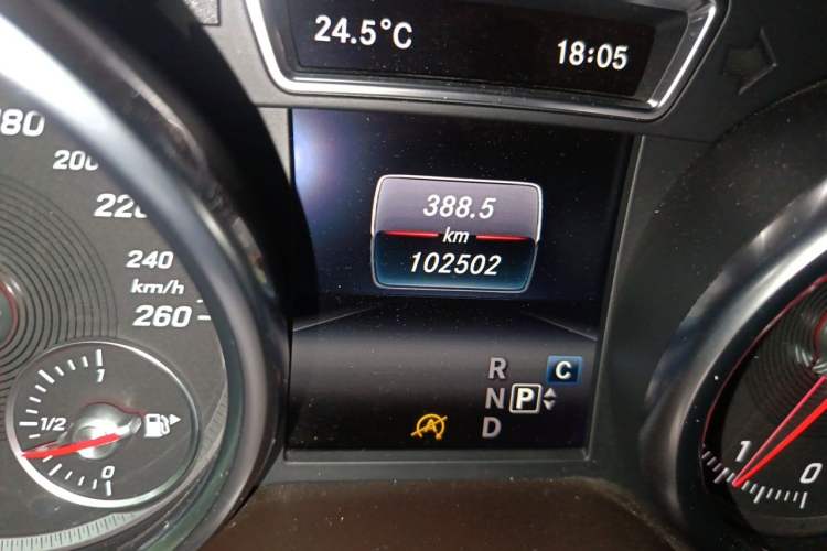 Used Mercedes-Benz GLE  Odometer Close Up