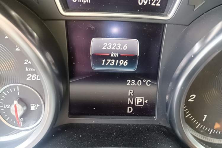 Used Mercedes-Benz GLE 2016 GLE 320 4MATIC Dynamic Edition Odometer Close Up