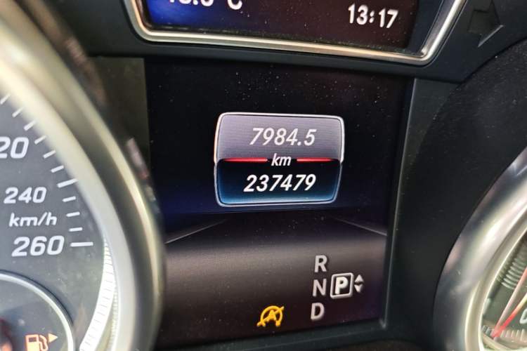 Used Mercedes-Benz GLE 2016 GLE 400 4MATIC Odometer Close Up