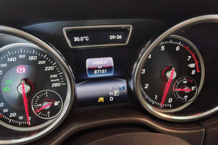 Used Mercedes-Benz GLE 2016 GLE 320 4MATIC Dynamic Edition Odometer Close Up