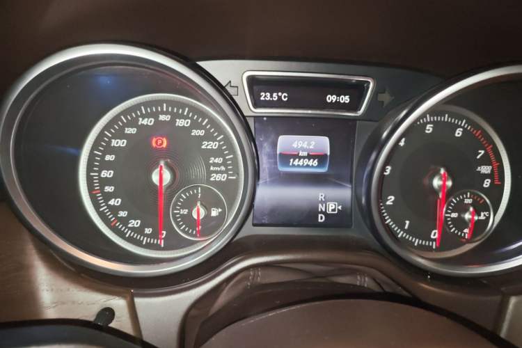Used Mercedes-Benz GLE 2016 GLE 400 4MATIC Odometer Close Up
