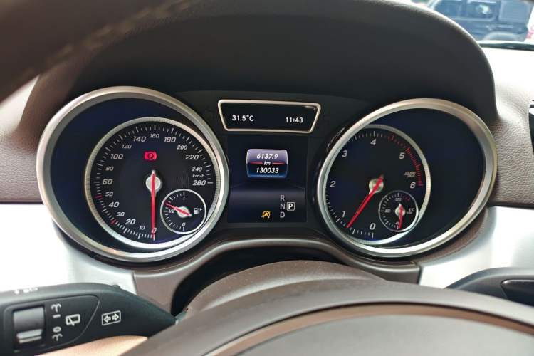 Used Mercedes-Benz GLE 2016 GLE 300 d 4MATIC Odometer Close Up