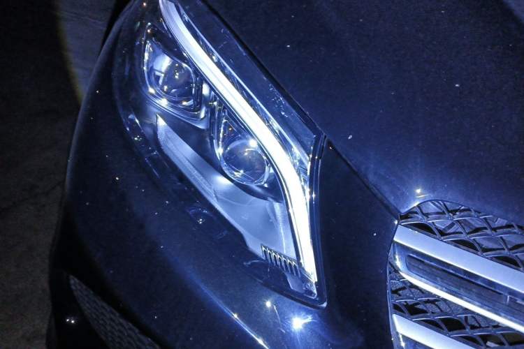 Used Mercedes-Benz GLE 2016 GLE 320 4MATIC Luxury Model Right Front Headlight