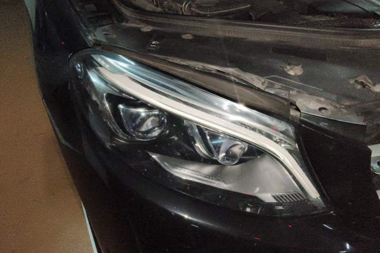 Used Mercedes-Benz GLE 2016 GLE 320 4MATIC Luxury Model Right Front Headlight