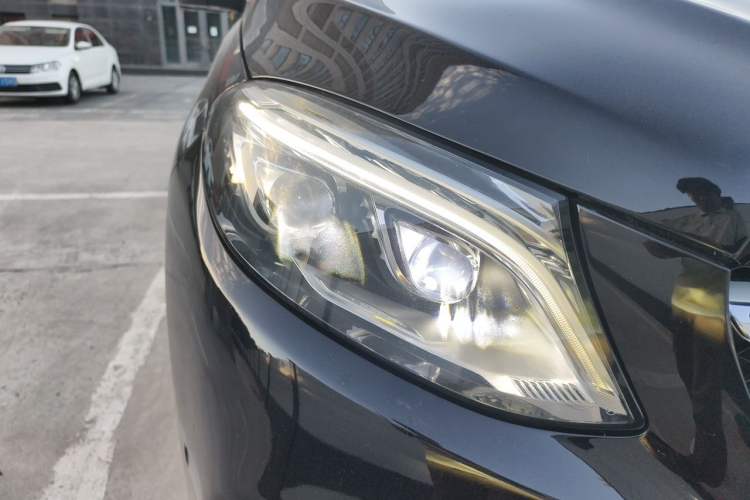 Used Mercedes-Benz GLE 2016 GLE 320 4MATIC Dynamic Edition Right Front Headlight