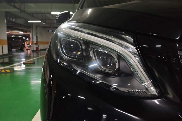 Used Mercedes-Benz GLE 2016 GLE 320 4MATIC Luxury Model Right Front Headlight