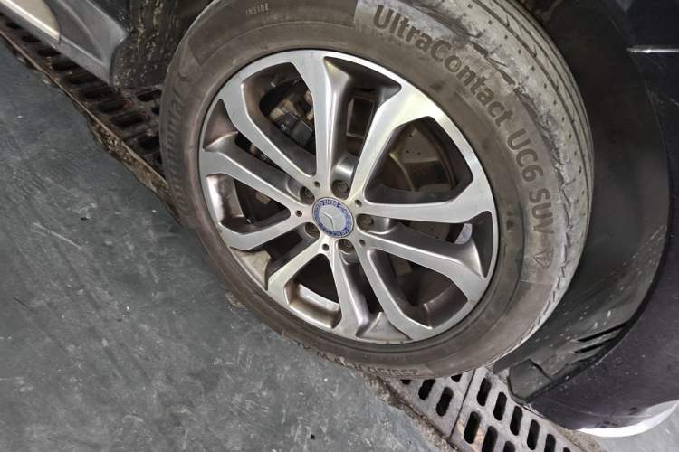 Used Mercedes-Benz GLE 2016 GLE 320 4MATIC Dynamic Edition Right Front Wheel Hub