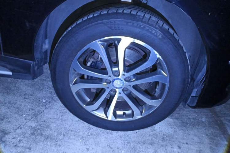 Used Mercedes-Benz GLE 2016 GLE 320 4MATIC Luxury Model Right Front Wheel Hub