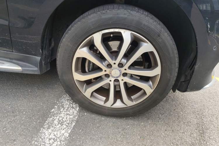 Used Mercedes-Benz GLE 2016 GLE 320 4MATIC Luxury Model Right Front Wheel Hub
