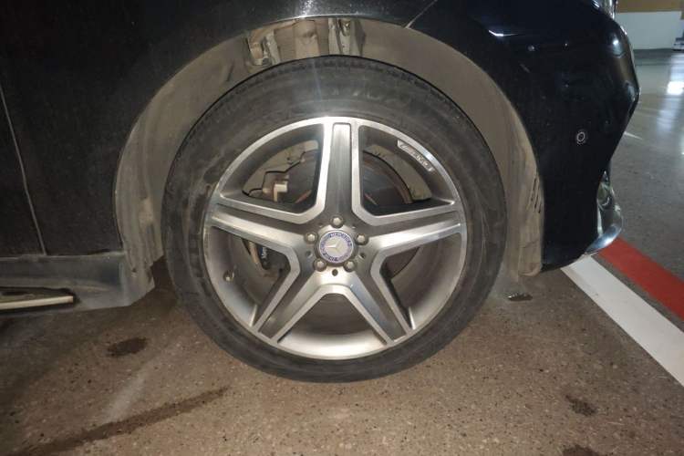 Used Mercedes-Benz GLE 2016 GLE 400 4MATIC Right Front Wheel Hub