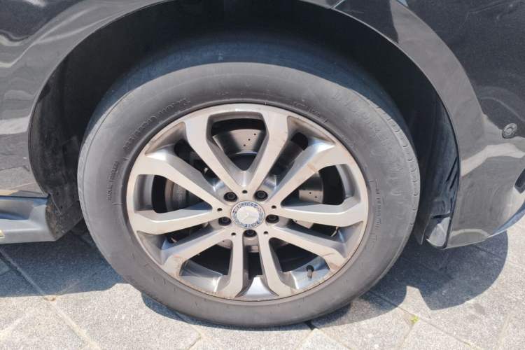 Used Mercedes-Benz GLE 2016 GLE 320 4MATIC Dynamic Edition Right Front Wheel Hub