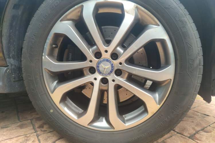 Used Mercedes-Benz GLE 2016 GLE 320 4MATIC Luxury Model Right Front Wheel Hub