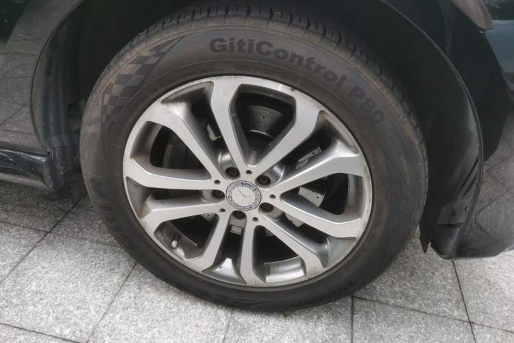 Used Mercedes-Benz GLE 2016 GLE 300 d 4MATIC Right Front Wheel Hub