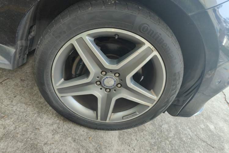 Used Mercedes-Benz GLE 2016 GLE 400 4MATIC Right Front Wheel Hub