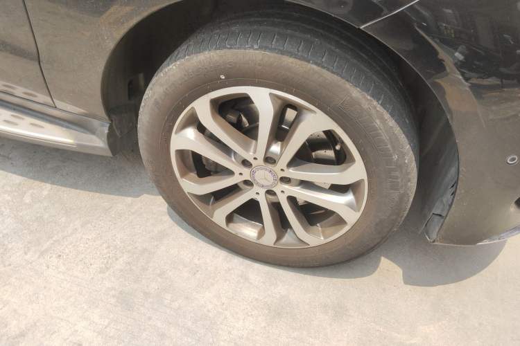 Used Mercedes-Benz GLE 2016 GLE 320 4MATIC Luxury Model Right Front Wheel Hub