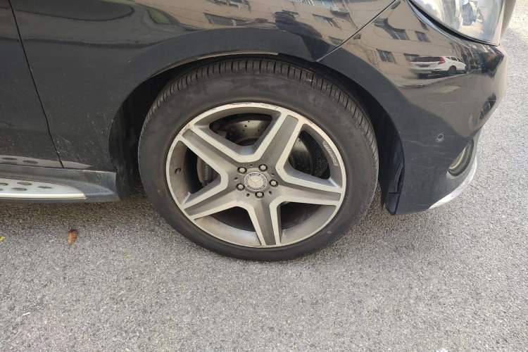 Used Mercedes-Benz GLE 2016 GLE 400 4MATIC Right Front Wheel Hub