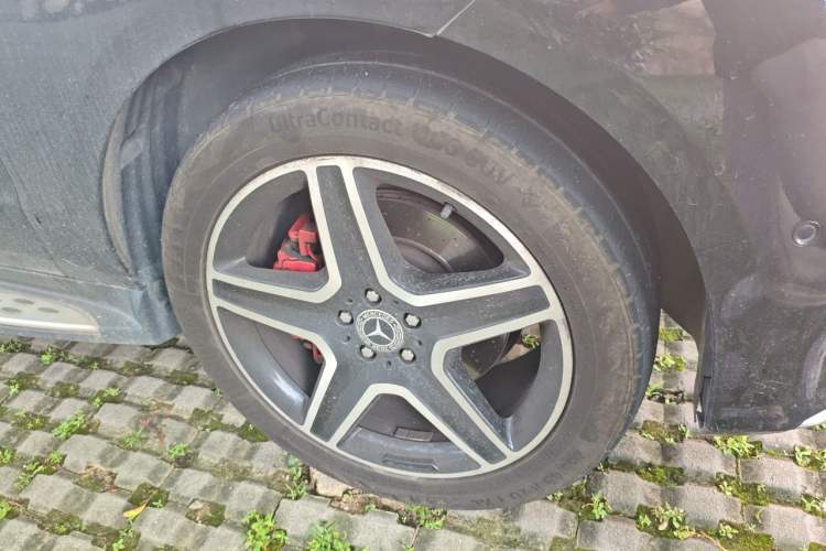 Used Mercedes-Benz GLE 2016 GLE 400 4MATIC Right Front Wheel Hub