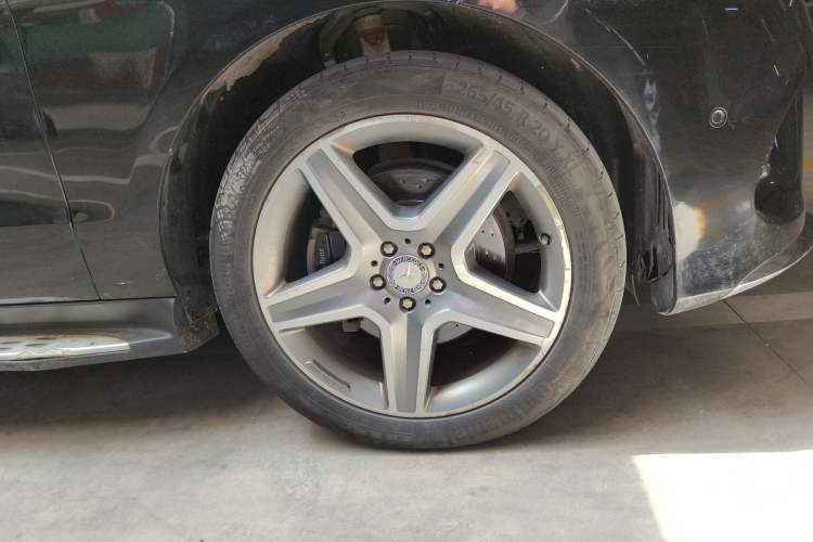 Used Mercedes-Benz GLE 2016 GLE 400 4MATIC Right Front Wheel Hub
