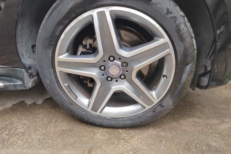 Used Mercedes-Benz GLE  Right Front Wheel Hub
