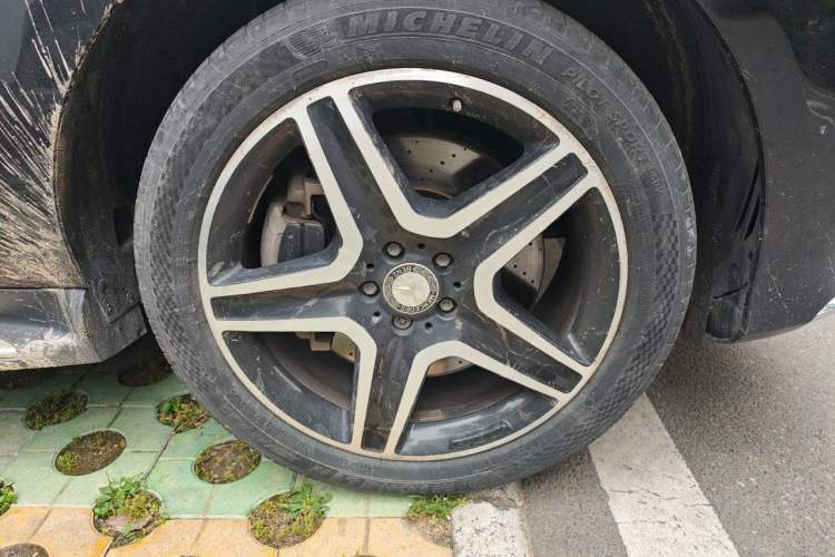 Used Mercedes-Benz GLE  Right Front Wheel Hub
