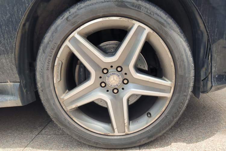 Used Mercedes-Benz GLE 2016 GLE 400 4MATIC Right Front Wheel Hub