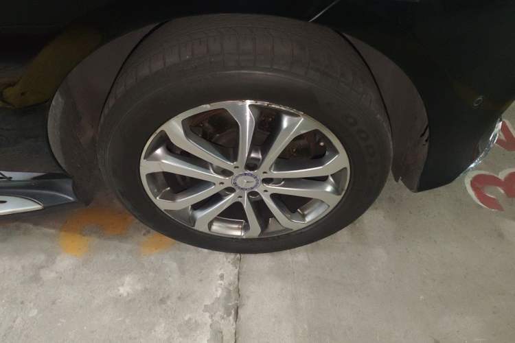 Used Mercedes-Benz GLE 2016 GLE 320 4MATIC Luxury Model Right Front Wheel Hub