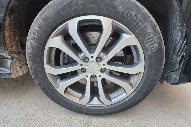 Used Mercedes-Benz GLE 2016 GLE 320 4MATIC Dynamic Edition Right Front Wheel Hub