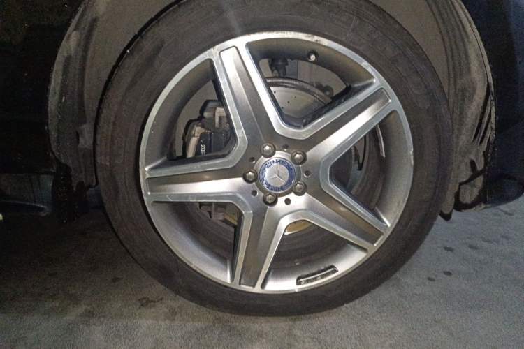 Used Mercedes-Benz GLE 2016 GLE 400 4MATIC Right Front Wheel Hub
