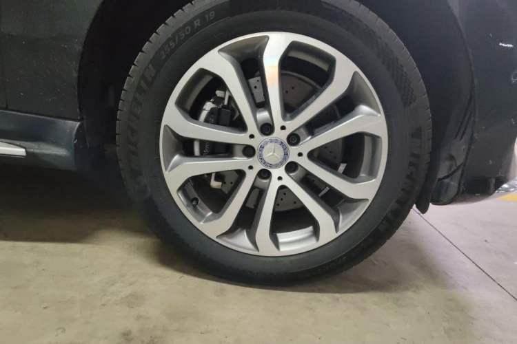 Used Mercedes-Benz GLE 2016 GLE 320 4MATIC Dynamic Edition Right Front Wheel Hub