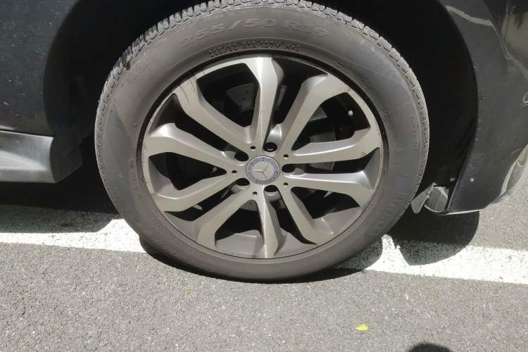 Used Mercedes-Benz GLE 2016 GLE 320 4MATIC Dynamic Edition Right Front Wheel Hub