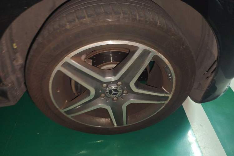 Used Mercedes-Benz GLE 2016 GLE 400 4MATIC Right Front Wheel Hub