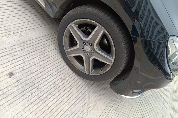 Used Mercedes-Benz GLE 2016 GLE 400 4MATIC Right Front Wheel Hub