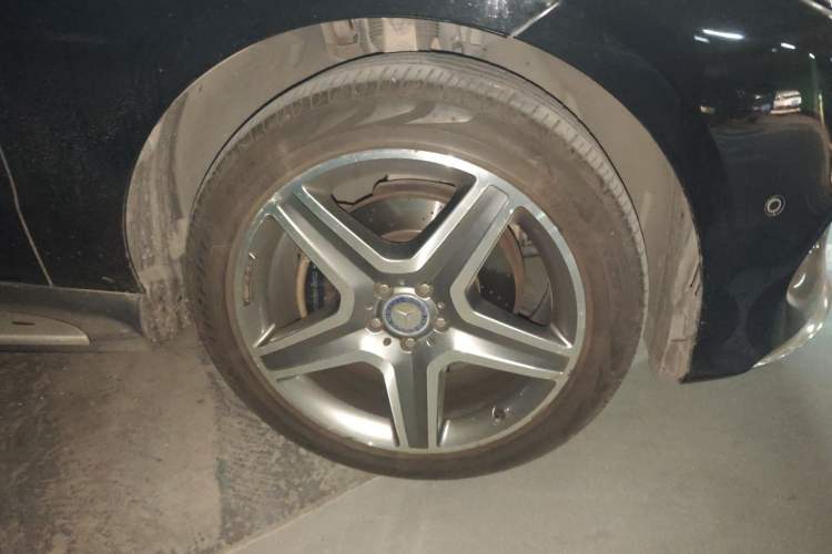 Used Mercedes-Benz GLE 2016 GLE 400 4MATIC Right Front Wheel Hub