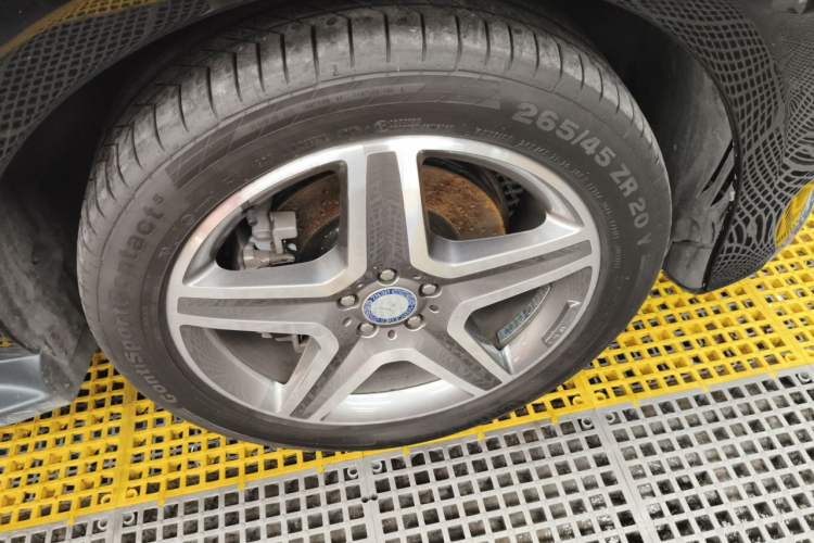 Used Mercedes-Benz GLE 2016 GLE 400 4MATIC Right Front Wheel Hub