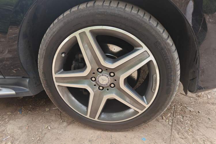 Used Mercedes-Benz GLE 2016 GLE 400 4MATIC Right Front Wheel Hub