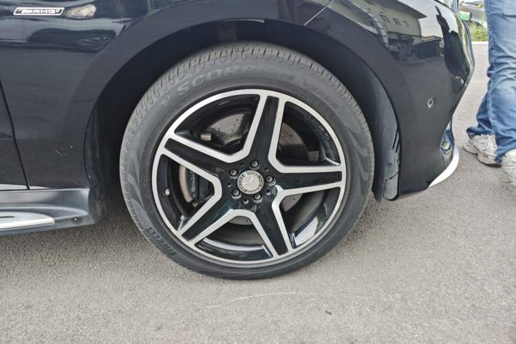 Used Mercedes-Benz GLE 2016 GLE 450 AMG 4MATIC Right Front Wheel Hub