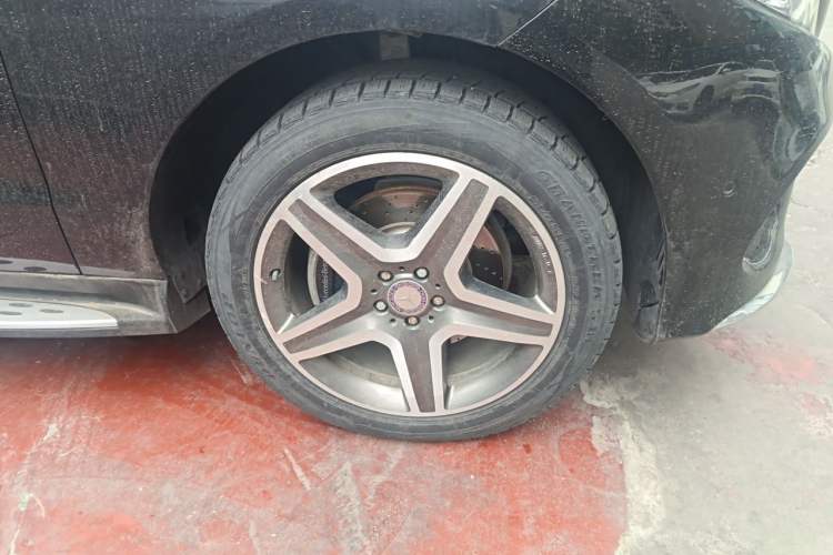 Used Mercedes-Benz GLE 2016 GLE 400 4MATIC Right Front Wheel Hub