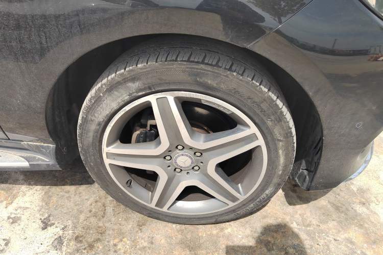 Used Mercedes-Benz GLE 2016 GLE 400 4MATIC Right Front Wheel Hub