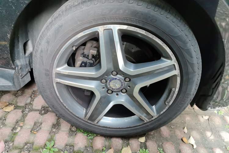 Used Mercedes-Benz GLE 2016 GLE 400 4MATIC Right Front Wheel Hub